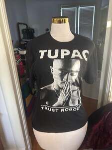 Tupac shirt size large